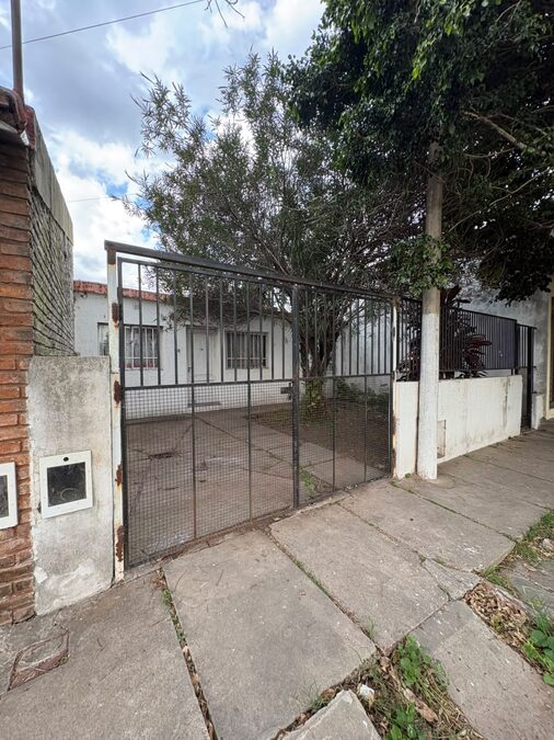 EN VENTA CASA A REFACCIONAR - OPORTUNIDAD DE INVERSION