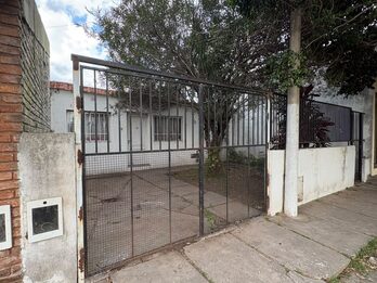 EN VENTA CASA A REFACCIONAR - OPORTUNIDAD DE INVERSION