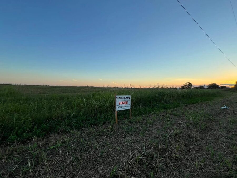 LOTE SOBRE ASFALTO EN COLINAS