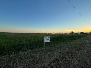LOTE SOBRE ASFALTO EN COLINAS