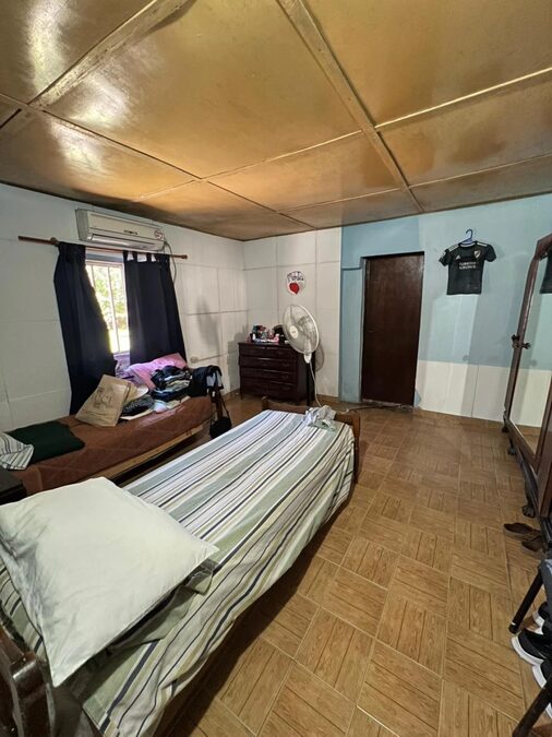 CASA EN BARRIO LOS PARAISOS