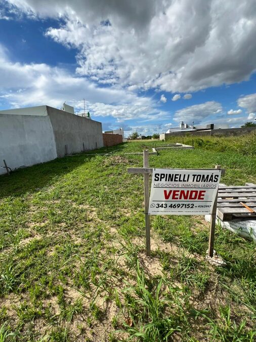 LOTE CON ENCADENADO EN ALTOS DEL PARACAO II