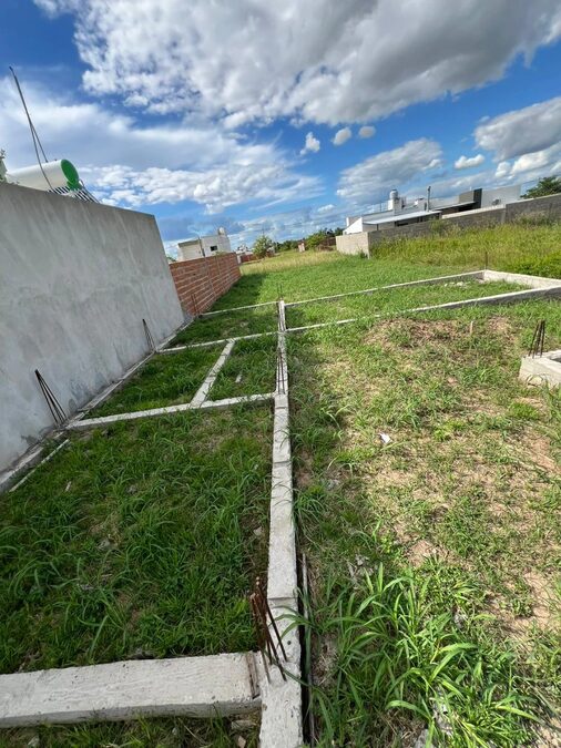 LOTE CON ENCADENADO EN ALTOS DEL PARACAO II