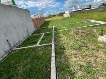 LOTE CON ENCADENADO EN ALTOS DEL PARACAO II