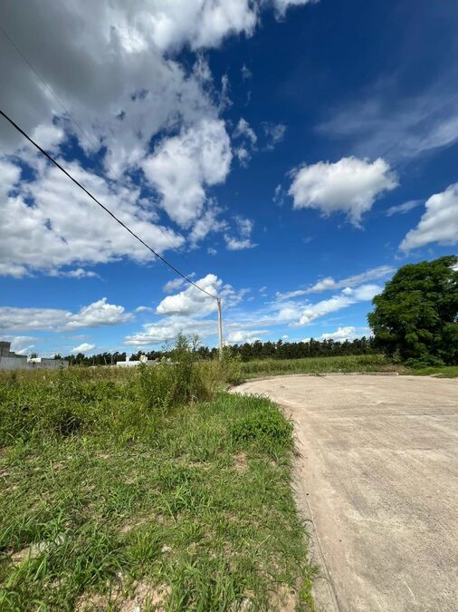 LOTE CON ENCADENADO EN ALTOS DEL PARACAO II