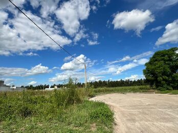 LOTE CON ENCADENADO EN ALTOS DEL PARACAO II