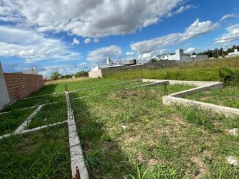 LOTE CON ENCADENADO EN ALTOS DEL PARACAO II