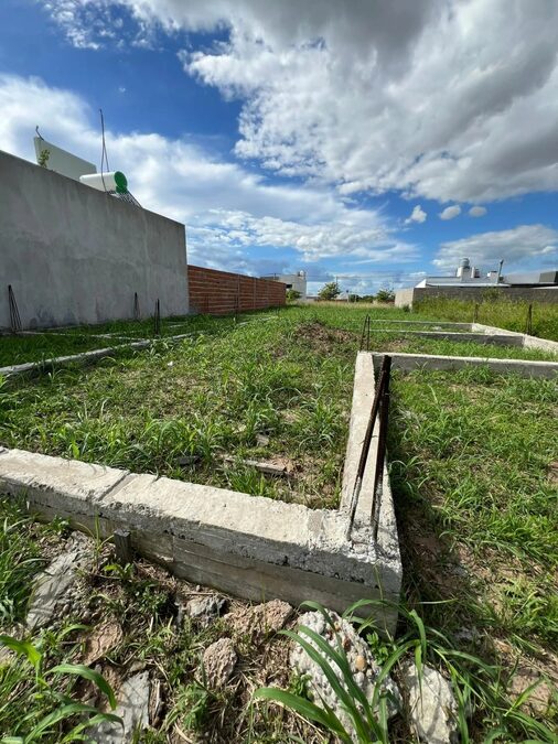 LOTE CON ENCADENADO EN ALTOS DEL PARACAO II