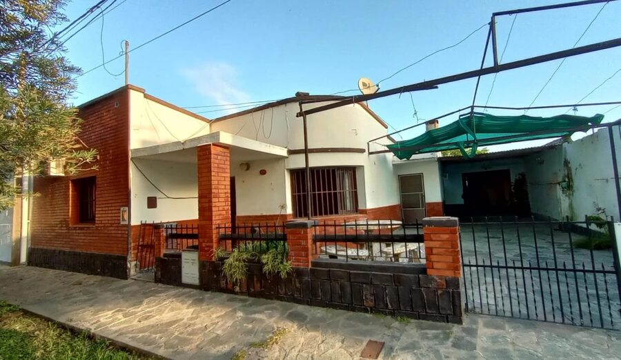 SE VENDE CASA EN ALDEA BRASILERA, zona Bar Mú