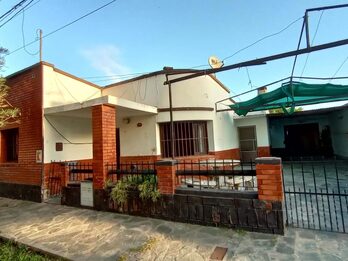 SE VENDE CASA EN ALDEA BRASILERA, zona Bar Mú