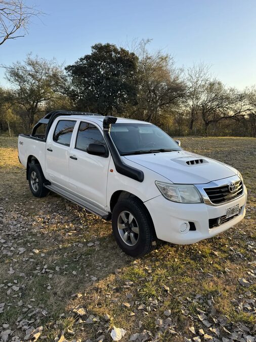 TOTOYA HILUX 4X4