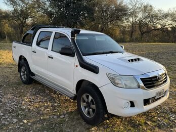 TOTOYA HILUX 4X4