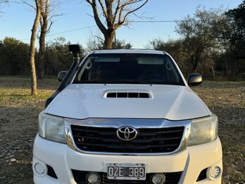 TOTOYA HILUX 4X4