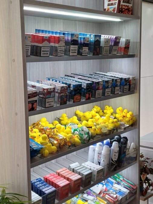 EXHIBIDOR DE CIGARRILLOS Y GOLOSINAS