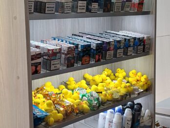 EXHIBIDOR DE CIGARRILLOS Y GOLOSINAS