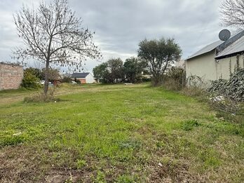 TERRENO EN ORO VERDE CALLE LOS CANARIOS, LOTE DE 700 M2, CON CLOACAS Y ASFALTO.