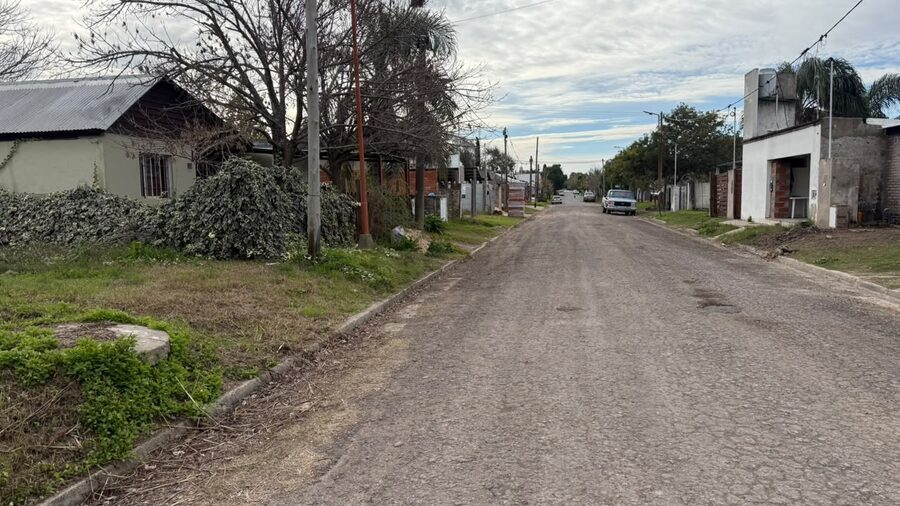 TERRENO EN ORO VERDE CALLE LOS CANARIOS, LOTE DE 700 M2, CON CLOACAS Y ASFALTO.