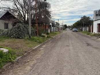 TERRENO EN ORO VERDE CALLE LOS CANARIOS, LOTE DE 700 M2, CON CLOACAS Y ASFALTO.