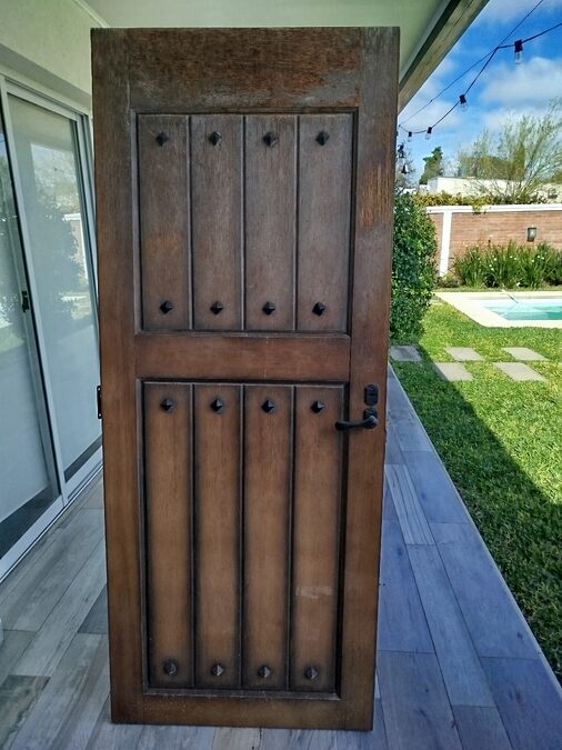 PUERTA DE MADERA MACIZA