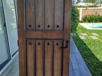 PUERTA DE MADERA MACIZA