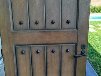 PUERTA DE MADERA MACIZA