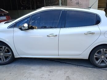 Vendo Peugeot 208 feline full 2013