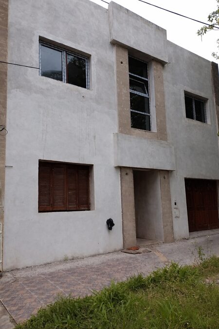 Vendo casa en calle Malvinas