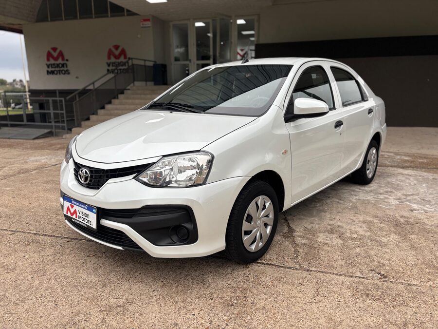 TOYOTA ETIOS 1.5 4 PTAS X. Recibo vehículos de menor y mayor valor.