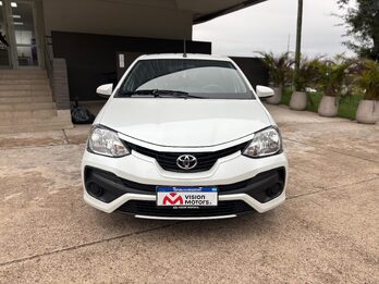 TOYOTA ETIOS 1.5 4 PTAS X. Recibo vehículos de menor y mayor valor.