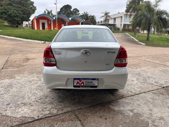 TOYOTA ETIOS 1.5 4 PTAS X. Recibo vehículos de menor y mayor valor.