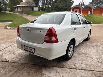 TOYOTA ETIOS 1.5 4 PTAS X. Recibo vehículos de menor y mayor valor.
