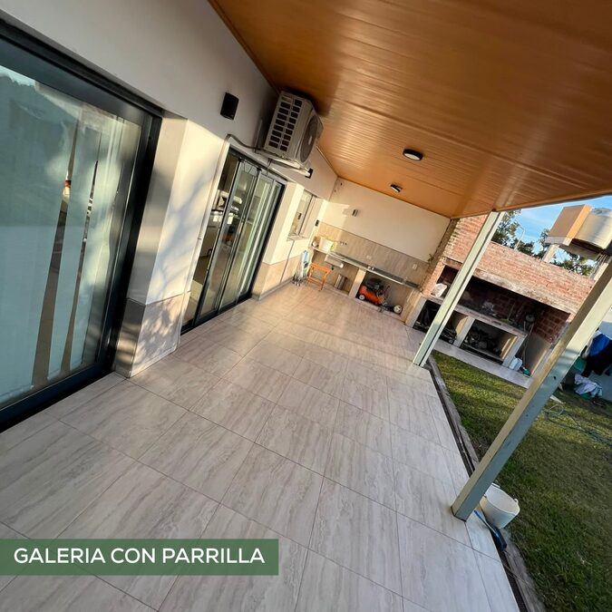 VENTA - CASA APTA CRÉDITO EN CALLE DIAMANTE, PARANÁ.