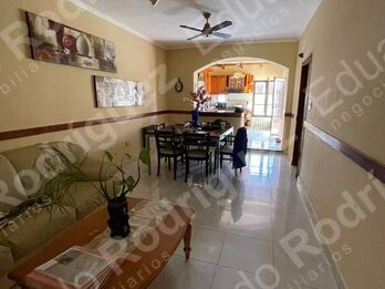 En venta excelente chalet – calle Estado de Israel