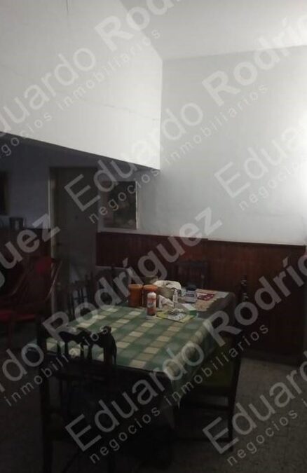 En venta amplia casa quinta