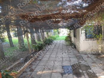 En venta amplia casa quinta