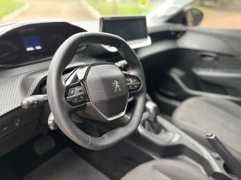 PEUGEOT 208 1.6 ACTIVE PACK. Recibo vehículos.