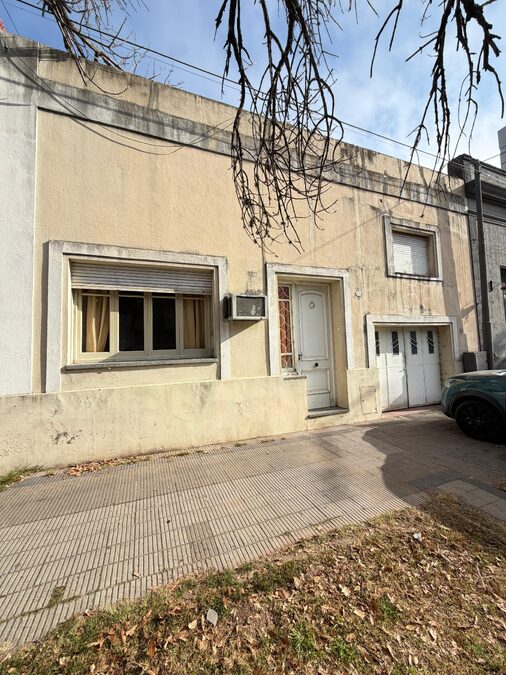 VENDO CASA CALLE SALTA Y ROSARIO DEL TALA.