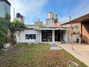 VENDO CASA CALLE SALTA Y ROSARIO DEL TALA.