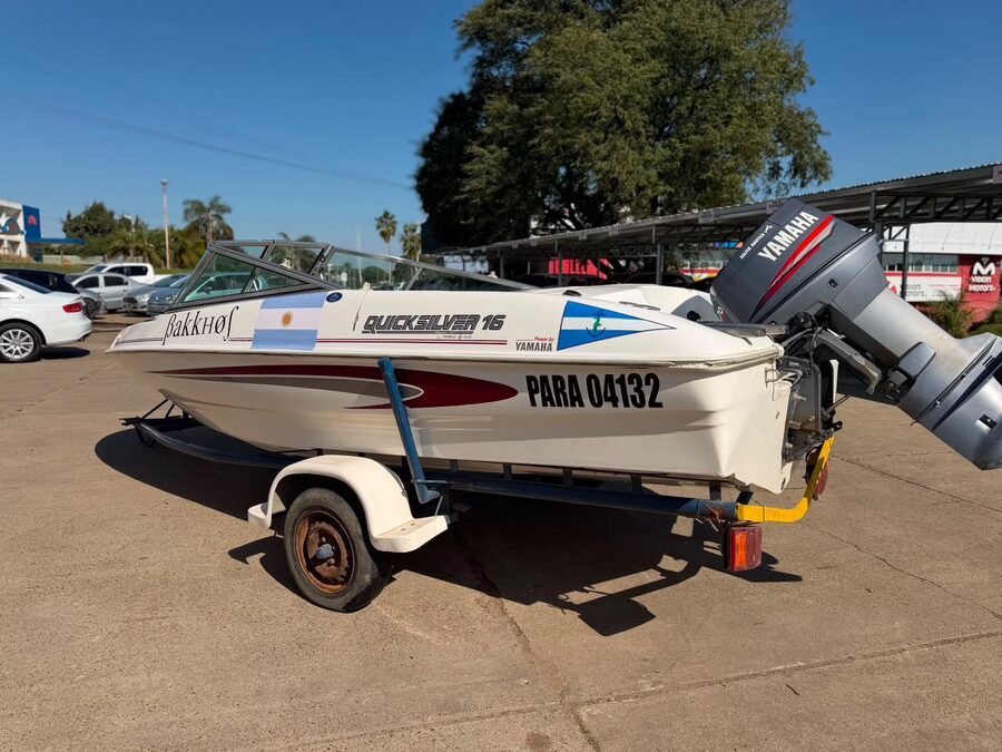 VENDO LANCHA QUICKSILVER16 YAMAHA 70HP. Recibo usado.