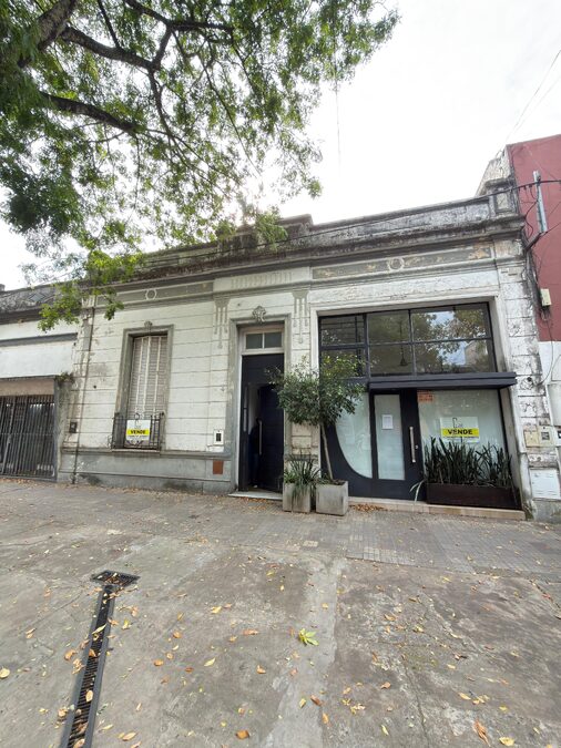 VENDO AMPLIA PROPIEDAD A RECICLAR - URUGUAY Y SALTA.
