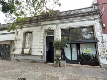 VENDO AMPLIA PROPIEDAD A RECICLAR - URUGUAY Y SALTA.