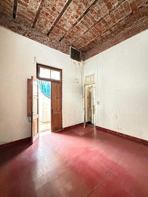 VENDO AMPLIA PROPIEDAD A RECICLAR - URUGUAY Y SALTA.