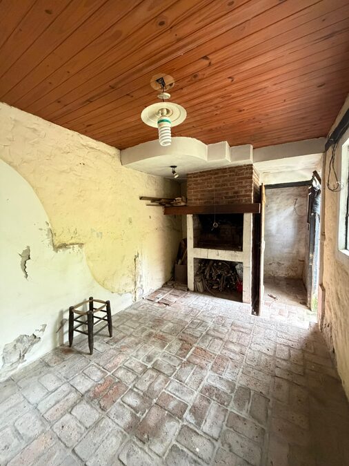 VENDO AMPLIA PROPIEDAD A RECICLAR - URUGUAY Y SALTA.