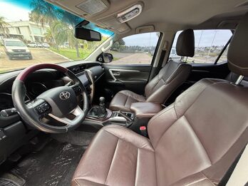 TOYOTA SW4 4X4 SRX 2.8 TDI 6 AT 7A. Recibo vehículos.