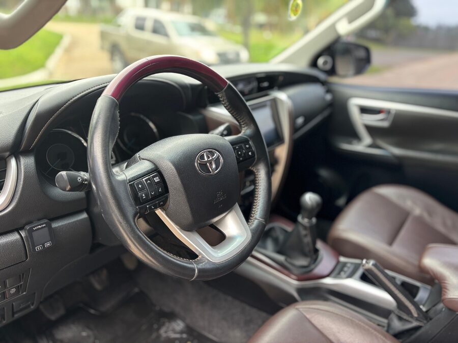 TOYOTA SW4 4X4 SRX 2.8 TDI 6 AT 7A. Recibo vehículos.