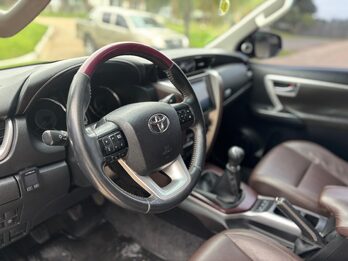 TOYOTA SW4 4X4 SRX 2.8 TDI 6 AT 7A. Recibo vehículos.