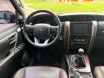 TOYOTA SW4 4X4 SRX 2.8 TDI 6 AT 7A. Recibo vehículos.