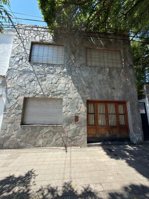 VENDO CASA 3 DORMITORIOS - PATAGONIA Y URQUIZA.