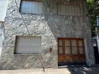 VENDO CASA 3 DORMITORIOS - PATAGONIA Y URQUIZA.