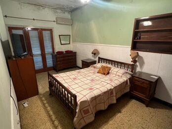 VENDO CASA 2 DORMITORIOS, COCHERA - ZONA 5 ESQUINAS.